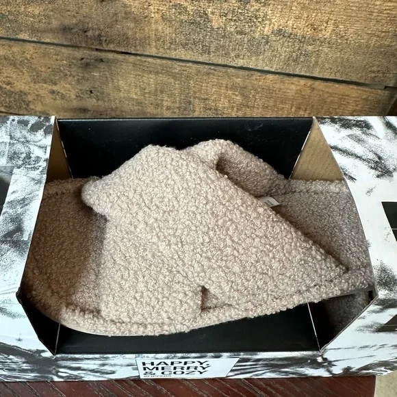Jenni Intimates - Macy's Soft and cozy house slippers size Medium (7-8) NIB - Picture 1 of 5